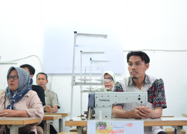 Bantuan 10 Unit Mesin Jahit untuk Keluarga di Cianjur